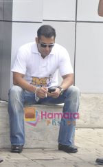 Salman Khan leaves for CCL opening ceremony in Airport, Mumbai on 3rd June 2011.JPG