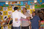 Abhishek Bachchan, Rohan Sippy at Dum Maro Dum DVD launch in Shoppers Stop, Mumbai on 4th June 2011 (11)~0.JPG