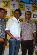 Abhishek Bachchan, Rohan Sippy at Dum Maro Dum DVD launch in Shoppers Stop, Mumbai on 4th June 2011 (4).JPG
