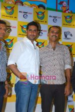 Abhishek Bachchan, Rohan Sippy at Dum Maro Dum DVD launch in Shoppers Stop, Mumbai on 4th June 2011 (5).JPG