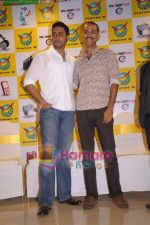 Abhishek Bachchan, Rohan Sippy at Dum Maro Dum DVD launch in Shoppers Stop, Mumbai on 4th June 2011 (8)~0.JPG