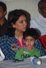 Priya Dutt at Sunil Dutt_s birth anniversary hosted by Krishna Hegde in Vile Parle, Mumbai on 6th June 2011 (6).JPG