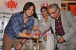 Vivek Oberoi at CPAA art exhibition in Breach Candy on 6th June 2011 (57).JPG