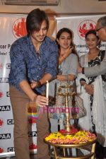 Vivek Oberoi at CPAA art exhibition in Breach Candy on 6th June 2011 (66).JPG
