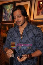 Vivek Oberoi at CPAA art exhibition in Breach Candy on 6th June 2011 (75).JPG