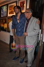 Vivek Oberoi at CPAA art exhibition in Breach Candy on 6th June 2011 (80).JPG