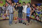 Satyajeet Dubey, Zoa Morani, Shahrukh Khan, Ali Fazal, Giselle Monteiro at Always Kabhi Kabhi promotions in Mannat, Bandra, Mumbai on 7th June 2011 (4).JPG