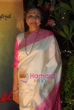 Asha Bhosle at Maaee film bash in Lokhandwala on 8th June 2011 (11).JPG