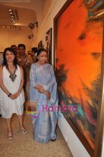 Asha Bhosle at Madhuri Badhuri art exhibition in Kalaghoda on 8th June 2011 (26).JPG