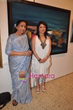 Asha Bhosle at Madhuri Badhuri art exhibition in Kalaghoda on 8th June 2011 (32).JPG