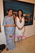 Asha Bhosle at Madhuri Badhuri art exhibition in Kalaghoda on 8th June 2011 (33).JPG