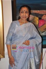 Asha Bhosle at Madhuri Badhuri art exhibition in Kalaghoda on 8th June 2011 (6).JPG