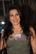 Pooja Bedi at Poonam Soni, Nawaz Singhania come together to launch S2, a contemporary jewellery label in Tote On the Turf on 9th June 2011 (4).JPG