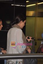 Preity Zinta snapped as they leave for London on 13th June 2011 (12).JPG