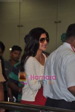 Shilpa Shetty snapped as they leave for London on 13th June 2011 (4).JPG