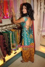 Ratan Rajput at Neeta Lulla Store in Santacruz on 16th June 2011 (10).JPG