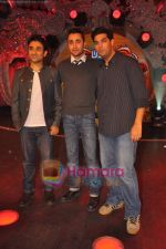 Imran Khan, Kunal Roy Kapoor, Vir Das on the sets of Entertainment Ke Liye Kuch Bhi Karenga in Yashraj on 17th June 2011 (5).JPG