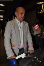 Anupam Kher leave for IIFA in Airport on 20th June 2011 (40).JPG