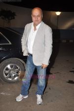Anupam Kher leave for IIFA in Airport on 20th June 2011 (43).JPG