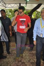 Imran Khan at Delhi Belly T-shirts launch at Garment Fair in Goregaon on 20th June 2011 (6).JPG