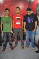 Imran Khan, Kunal Roy Kapoor, Vir Das at Delhi Belly T-shirts launch at Garment Fair in Goregaon on 20th June 2011 (27).JPG