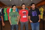 Imran Khan, Kunal Roy Kapoor, Vir Das at Delhi Belly T-shirts launch at Garment Fair in Goregaon on 20th June 2011 (33).JPG