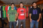 Imran Khan, Kunal Roy Kapoor, Vir Das at Delhi Belly T-shirts launch at Garment Fair in Goregaon on 20th June 2011 (34).JPG