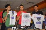 Imran Khan, Kunal Roy Kapoor, Vir Das at Delhi Belly T-shirts launch at Garment Fair in Goregaon on 20th June 2011 (37).JPG