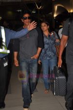 Shahrukh Khan snapped at domestic airport on 20th June 2011 (11).JPG