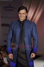 Vivek Oberoi at Pidilite-CPAA charity fashion show in Intercontinental The Lalit, Mumbai on 19th June 2011 (90).JPG