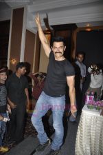 Aamir Khan unveils his item number song in Delhi Belly in Taj Land_s End on 23rd June 2011 (19).JPG