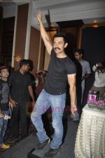 Aamir Khan unveils his item number song in Delhi Belly in Taj Land_s End on 23rd June 2011 (20).JPG