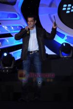 Salman Khan launches Blackberry Playbook  in Grand Hyatt, Mumbai on 22nd June 2011 (37).JPG