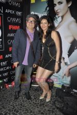 Vinay Pathak, Karishma Tanna at FHM Sexiest people issue in canvas, Mumbai on 24th June 2011 (75).JPG