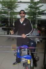 Abhishek Bachchan return from Toronto in Mumbai Airport on 27th June 2011 (51).JPG