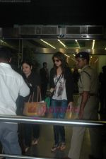 Anushka Sharma snapped after being detained for almost 12 hours in Airport, Mumbai on 27th June 2011 (3).JPG