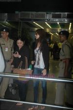 Anushka Sharma snapped after being detained for almost 12 hours in Airport, Mumbai on 27th June 2011 (4).JPG
