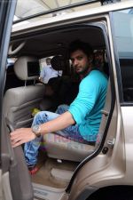 Vatsal Seth returns from Toronto in Airport, Mumbai on 28th June 2011 (19).JPG