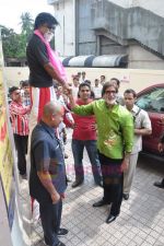 Amitabh Bachchan meets fans at PVR in Juhu, Mumbai on 1st July 2011 (6).JPG