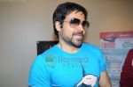Emraan Hashmi at Reliance store in Vashi on 1st July 2011 (13).JPG