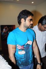 Emraan Hashmi at Reliance store in Vashi on 1st July 2011 (16).JPG