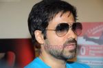 Emraan Hashmi at Reliance store in Vashi on 1st July 2011 (5).JPG