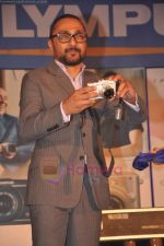 Rahul Bose unveils Olympus cameras in ITC, Parel, Mumbai on 30th June 2011 (14).JPG