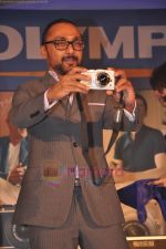 Rahul Bose unveils Olympus cameras in ITC, Parel, Mumbai on 30th June 2011 (15).JPG