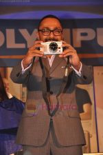 Rahul Bose unveils Olympus cameras in ITC, Parel, Mumbai on 30th June 2011 (18).JPG