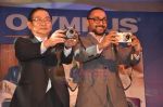 Rahul Bose unveils Olympus cameras in ITC, Parel, Mumbai on 30th June 2011 (22).JPG