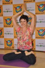 Yana Gupta with Shelly Khera of SLIM SUTRA launches Meditation and Slimming DVD in Planet M on 2nd July 2011  (41).JPG