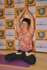 Yana Gupta with Shelly Khera of SLIM SUTRA launches Meditation and Slimming DVD in Planet M on 2nd July 2011  (45).JPG