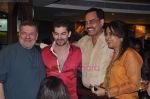 Neil Mukesh, Nitin Mukesh at Spaghetti restaurant launch in Khar, Mumbai on 3rd July 2011 (64).JPG