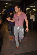 Saif Ali Khan returns from Paris on 3rd July 2011 (7).JPG